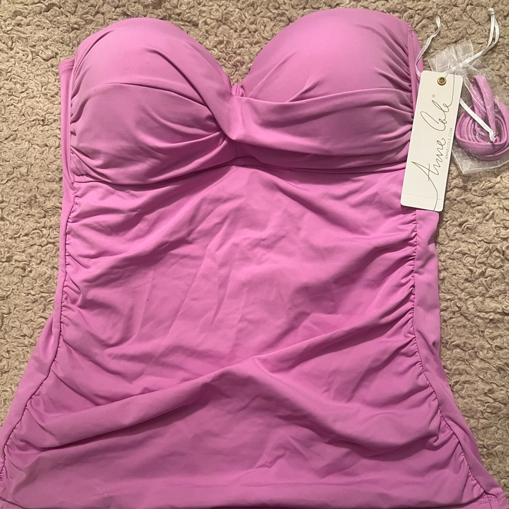 Womens Anne Cole swim top! Very thinning style